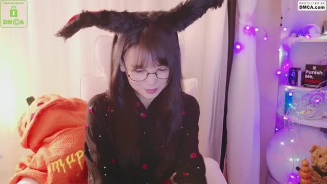 Gallery image thumbnail from meows's myfreecams stream on, 09/22/2024, 04:06 image 11 of 20