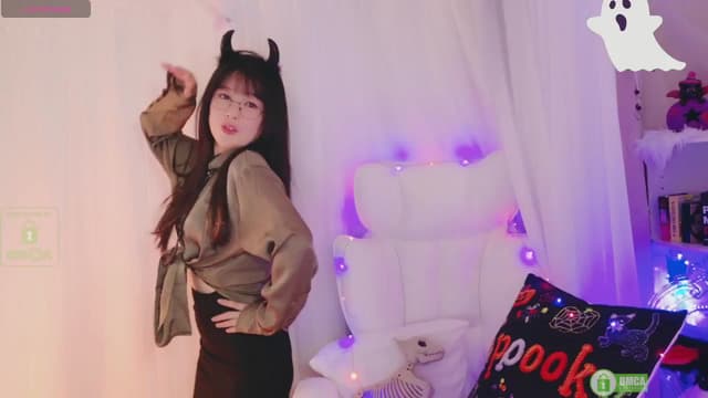 Gallery image thumbnail from meows's myfreecams stream on, 10/05/2024, 05:42 image 8 of 20