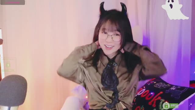 Gallery image thumbnail from meows's myfreecams stream on, 10/05/2024, 05:42 image 11 of 20