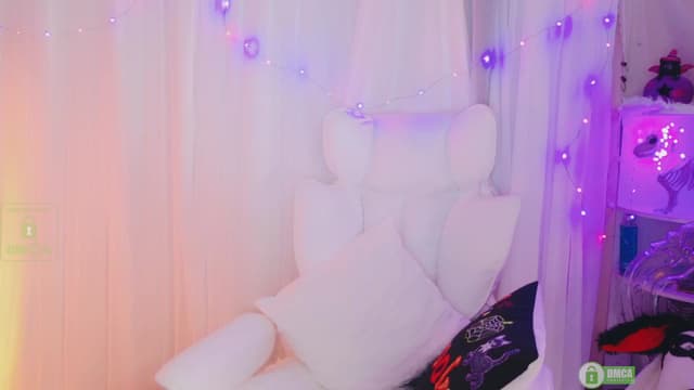 Gallery image thumbnail from meows's myfreecams stream on, 10/06/2024, 05:45 image 9 of 20