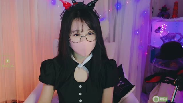 Gallery image thumbnail from meows's myfreecams stream on, 10/06/2024, 05:45 image 10 of 20