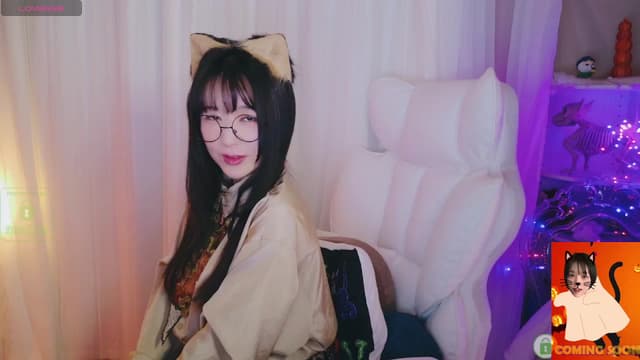 Gallery image thumbnail from meows's myfreecams stream on, 10/13/2024, 05:55 image 3 of 20
