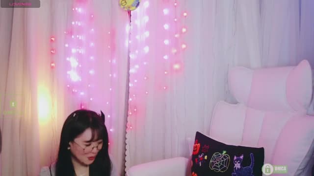 Gallery image thumbnail from meows's myfreecams stream on, 10/19/2024, 07:02 image 14 of 20