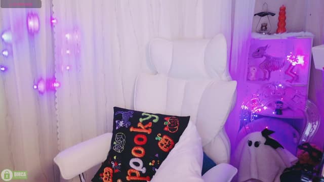 Gallery image thumbnail from meows's myfreecams stream on, 10/20/2024, 05:15 image 4 of 20