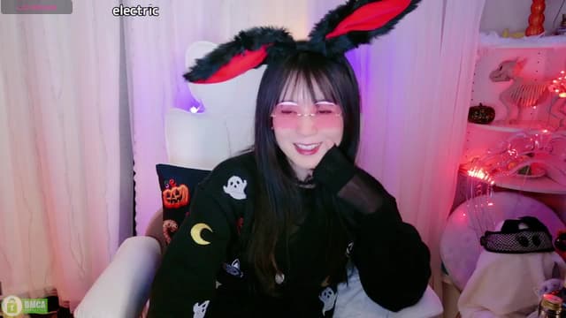 Gallery image thumbnail from meows's myfreecams stream on, 10/26/2024, 06:08 image 20 of 20