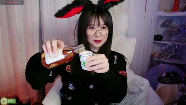 Gallery image thumbnail from meows's myfreecams stream on, 10/26/2024, 06:08 image 17 of 20