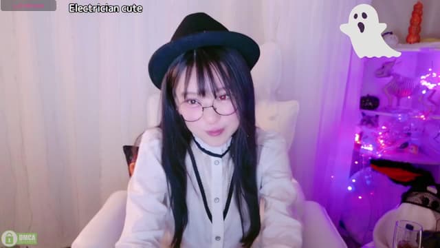 Gallery image thumbnail from meows's myfreecams stream on, 10/27/2024, 06:07 image 16 of 20