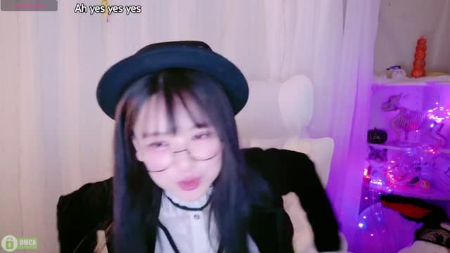 Gallery image thumbnail from meows's myfreecams stream on, 10/27/2024, 06:07 image 7 of 20