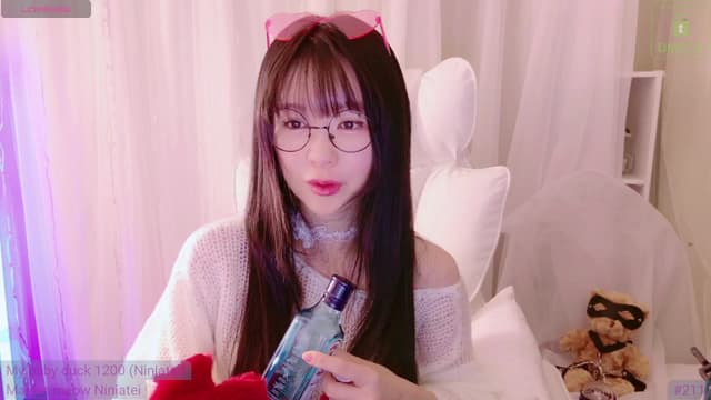 Gallery image thumbnail from meows's myfreecams stream on, 11/18/2024, 05:25 image 12 of 20
