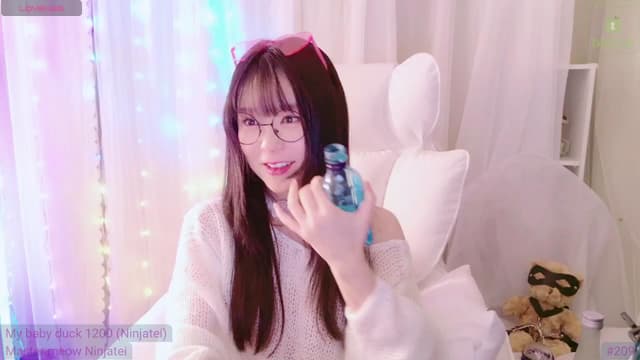 Gallery image thumbnail from meows's myfreecams stream on, 11/18/2024, 05:25 image 14 of 20