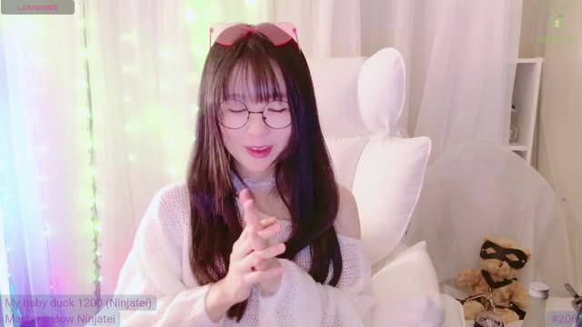 Gallery image thumbnail from meows's myfreecams stream on, 11/18/2024, 05:25 image 18 of 20