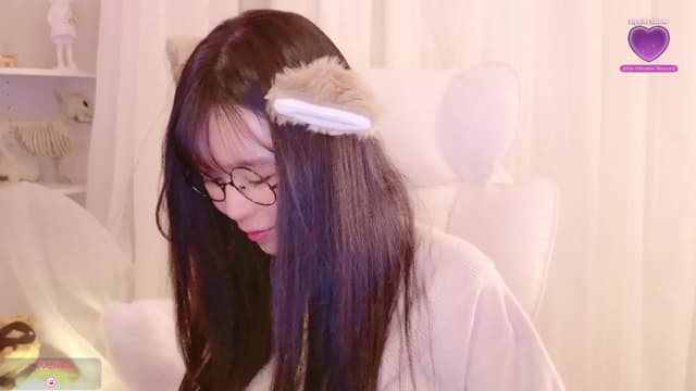 Gallery image thumbnail from meows's myfreecams stream on, 11/23/2024, 06:05 image 16 of 20