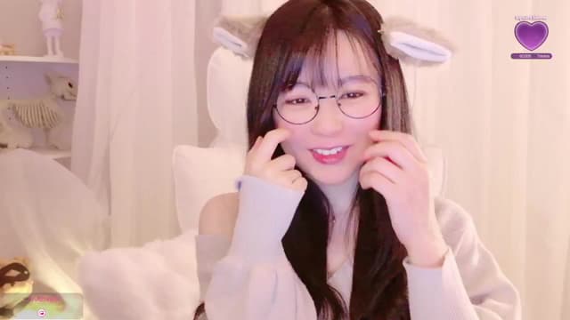 Gallery image thumbnail from meows's myfreecams stream on, 11/23/2024, 06:05 image 17 of 20