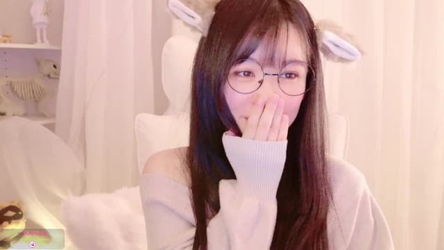 Gallery image thumbnail from meows's myfreecams stream on, 11/23/2024, 06:05 image 12 of 20