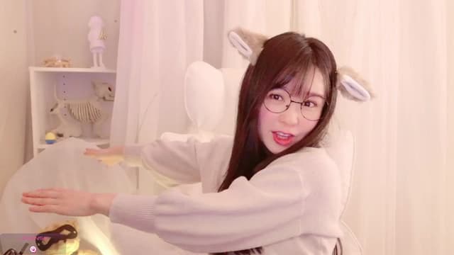 Gallery image thumbnail from meows's myfreecams stream on, 11/23/2024, 06:05 image 9 of 20