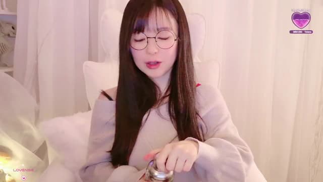 Gallery image thumbnail from meows's myfreecams stream on, 11/23/2024, 06:49 image 14 of 20