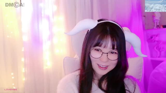 Gallery image thumbnail from meows's myfreecams stream on, 11/30/2024, 06:40 image 19 of 20