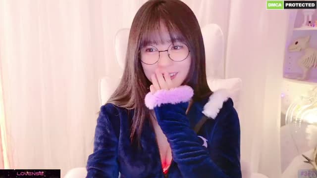 Gallery image thumbnail from meows's myfreecams stream on, 12/15/2024, 06:59 image 14 of 20