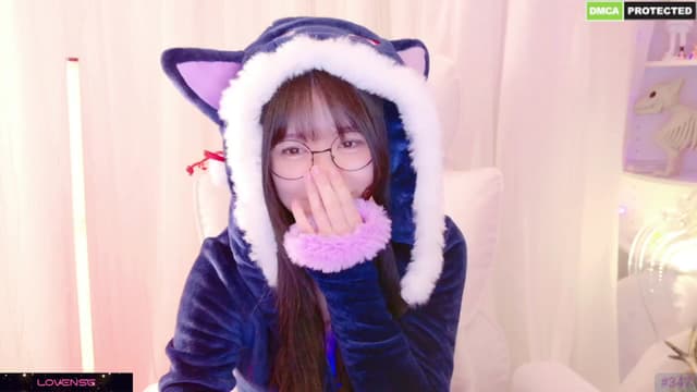 Gallery image thumbnail from meows's myfreecams stream on, 12/15/2024, 06:59 image 16 of 20