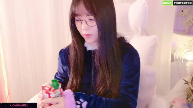 Gallery image thumbnail from meows's myfreecams stream on, 12/15/2024, 06:59 image 8 of 20