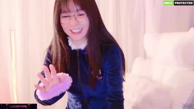 Gallery image thumbnail from meows's myfreecams stream on, 12/15/2024, 06:59 image 3 of 20
