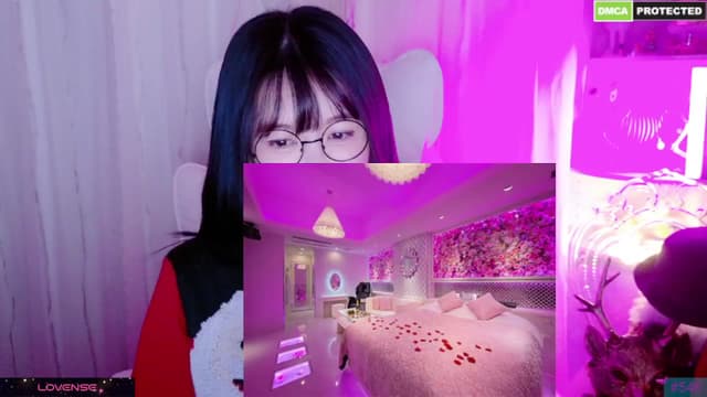 Gallery image thumbnail from meows's myfreecams stream on, 12/21/2024, 04:41 image 3 of 20