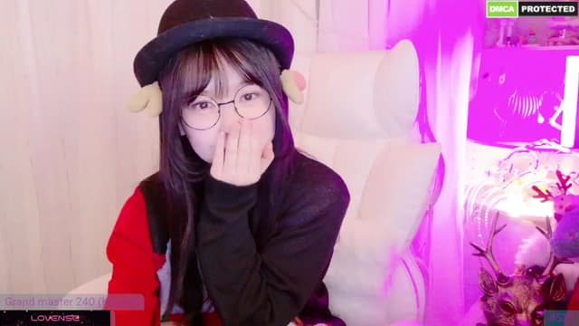 Gallery image thumbnail from meows's myfreecams stream on, 12/21/2024, 05:18 image 11 of 20