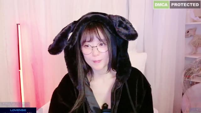 Gallery image thumbnail from meows's myfreecams stream on, 01/11/2025, 07:00 image 14 of 20