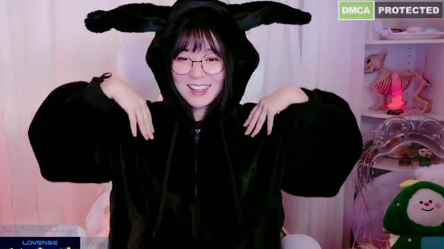 Gallery image thumbnail from meows's myfreecams stream on, 01/11/2025, 09:08 image 7 of 20
