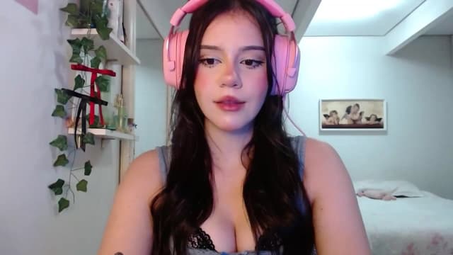 Gallery image thumbnail from nnina's myfreecams stream on, 04/20/2025, 09:51 image 4 of 20