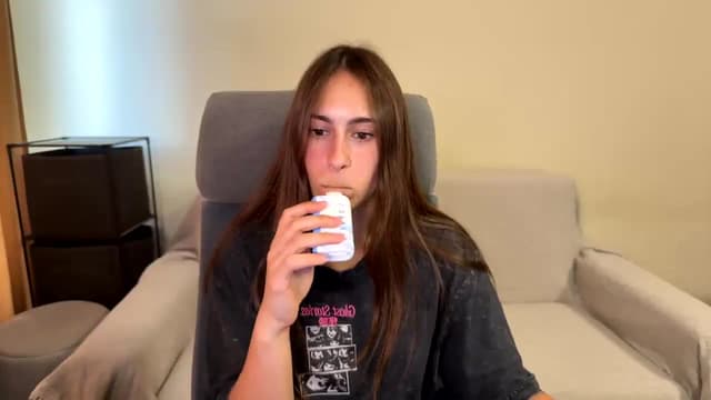 Gallery image thumbnail from ulohu's myfreecams stream on, 08/01/2025, 15:00 image 11 of 20