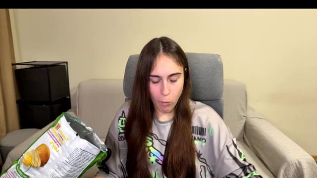 Gallery image thumbnail from ulohu's myfreecams stream on, 12/02/2025, 19:03 image 11 of 20