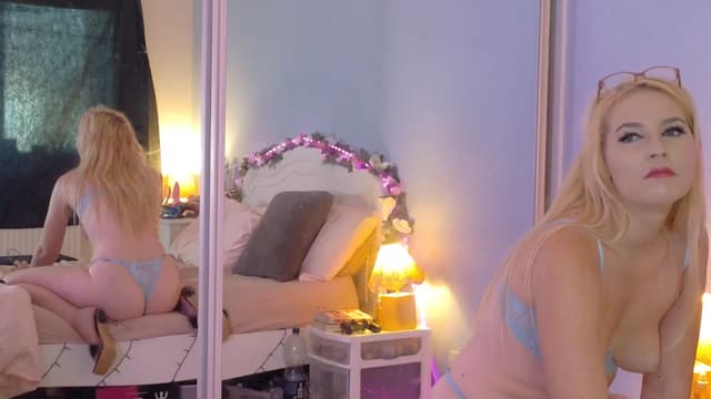 Gallery image thumbnail from voxxi's myfreecams stream on, 09/09/2025, 11:13 image 10 of 20
