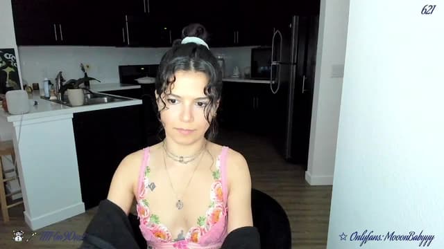 Gallery image thumbnail from vroom's myfreecams stream on, 03/09/2025, 06:20 image 6 of 20