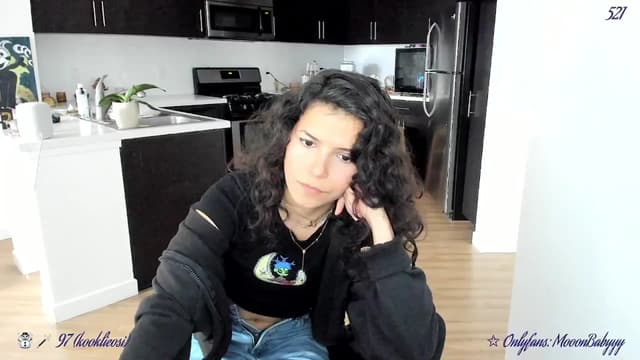 Gallery image thumbnail from vroom's myfreecams stream on, 03/13/2025, 24:41 image 2 of 20