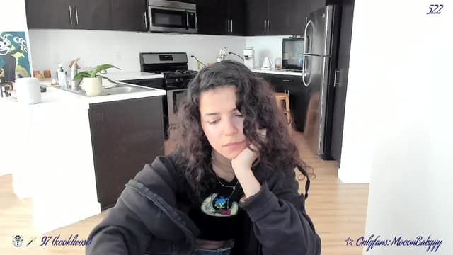 Gallery image thumbnail from vroom's myfreecams stream on, 03/13/2025, 24:41 image 7 of 20
