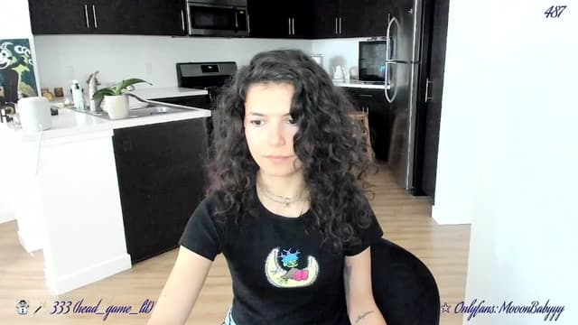 Gallery image thumbnail from vroom's myfreecams stream on, 03/13/2025, 24:41 image 19 of 20