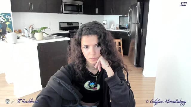 Gallery image thumbnail from vroom's myfreecams stream on, 03/13/2025, 24:41 image 8 of 20