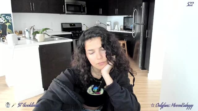Gallery image thumbnail from vroom's myfreecams stream on, 03/13/2025, 24:41 image 6 of 20