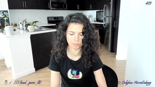 Gallery image thumbnail from vroom's myfreecams stream on, 03/13/2025, 24:41 image 17 of 20