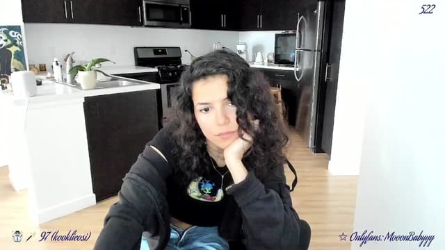 Gallery image thumbnail from vroom's myfreecams stream on, 03/13/2025, 24:41 image 4 of 20