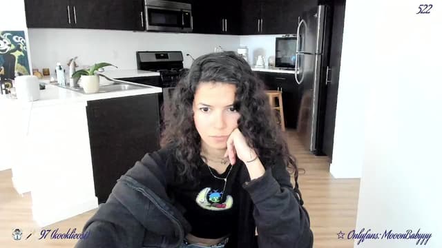 Gallery image thumbnail from vroom's myfreecams stream on, 03/13/2025, 24:41 image 9 of 20