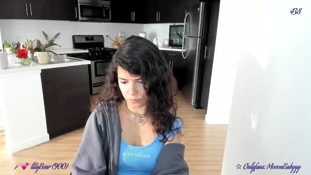 Gallery image thumbnail from vroom's myfreecams stream on, 03/31/2025, 24:46 image 16 of 20