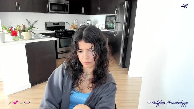 Gallery image thumbnail from vroom's myfreecams stream on, 03/31/2025, 24:46 image 5 of 20
