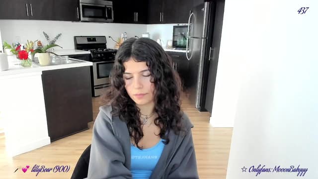 Gallery image thumbnail from vroom's myfreecams stream on, 03/31/2025, 24:46 image 10 of 20