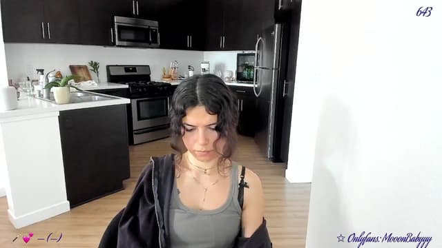 Gallery image thumbnail from vroom's myfreecams stream on, 04/07/2025, 24:06 image 9 of 20