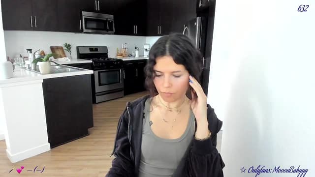 Gallery image thumbnail from vroom's myfreecams stream on, 04/07/2025, 24:06 image 4 of 20