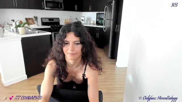 Gallery image thumbnail from vroom's myfreecams stream on, 04/07/2025, 24:06 image 17 of 20