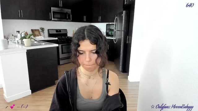 Gallery image thumbnail from vroom's myfreecams stream on, 04/07/2025, 24:06 image 8 of 20