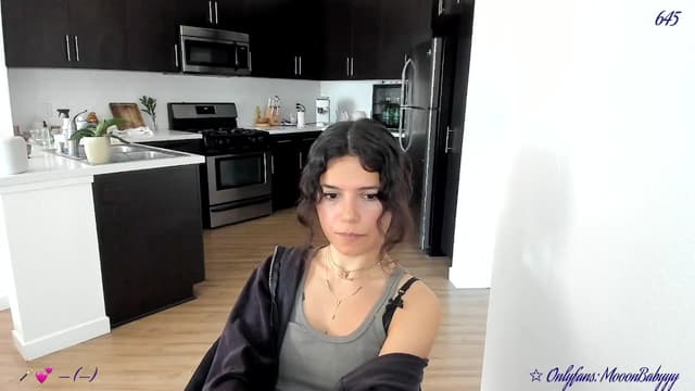 Gallery image thumbnail from vroom's myfreecams stream on, 04/07/2025, 24:06 image 10 of 20